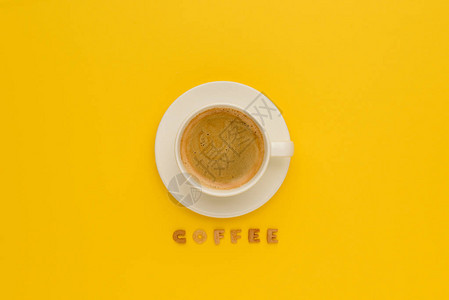 最顶端的一杯咖啡新鲜热咖啡和单字咖啡图片