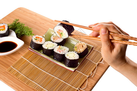 寿司卷和筷子的孤立照片图片