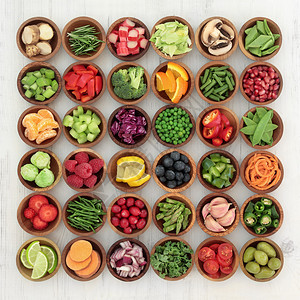 木碗中水果和蔬菜的叶质超健康食品图片