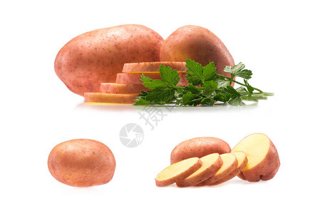 原生整片土豆和切片马铃薯的收集白面背景图片