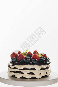 用新鲜蓝莓和草莓制作的美味自制百日咳派蛋糕特写镜头图片