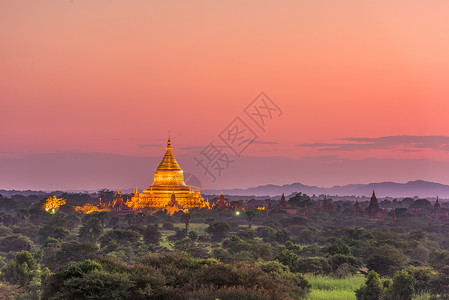 缅甸古老寺庙的巴根Bagan在黄昏考古图片