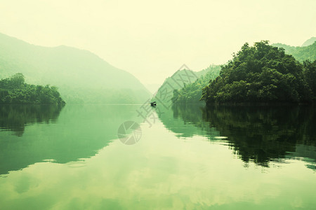 越南的宁静贝湖图片