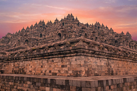 印度尼西亚中爪哇的博罗布杜尔寺这个著名的佛教寺庙建于8图片