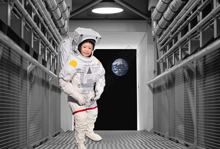 宇宙飞船隧道中的宇航员男孩这个元素的元素由美国图片