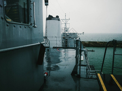 天气晴雨中看到潮图片