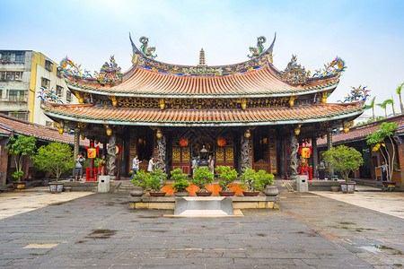 北的大龙洞宝安寺背景图片