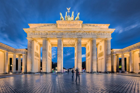 柏林之夜德国柏林的勃兰登堡门图片