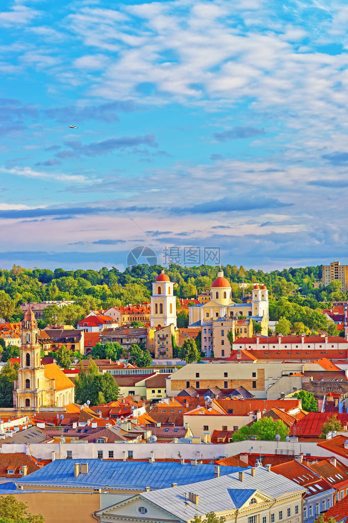 立陶宛维尔纽斯旧城和教堂塔图片