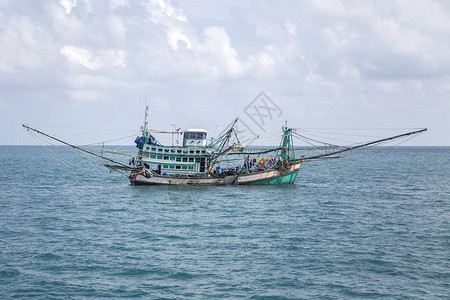 在泰国公海航行的船图片