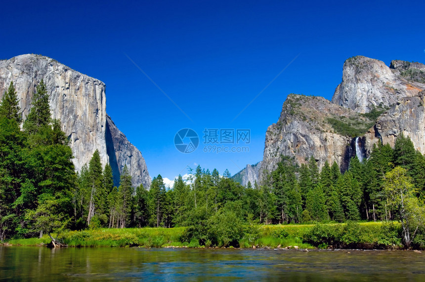 Yosemite公园与ElCapitan和加利福尼图片