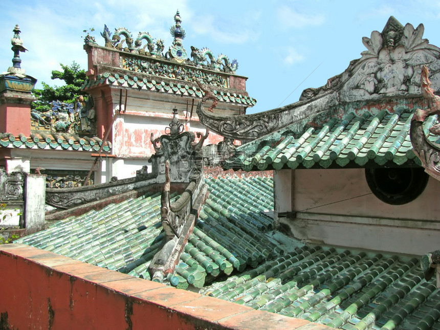 越南河内佛寺院屋顶碎图片