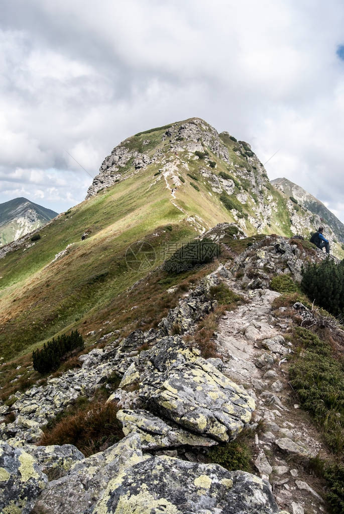 斯洛伐克西塔特拉山脉的奥斯特雷多克峰附近的Otrhance山脊图片