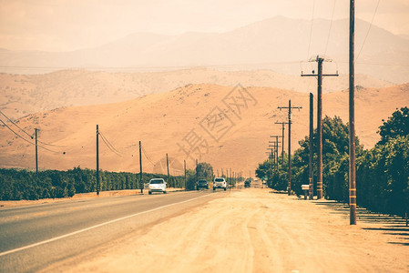 南加州公路通往内华达山脉加州乡图片