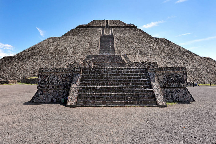 太阳金字塔在墨西哥的Teotihuacan图片