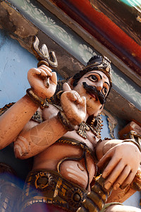 上面有雕刻的印度教神雕像图片
