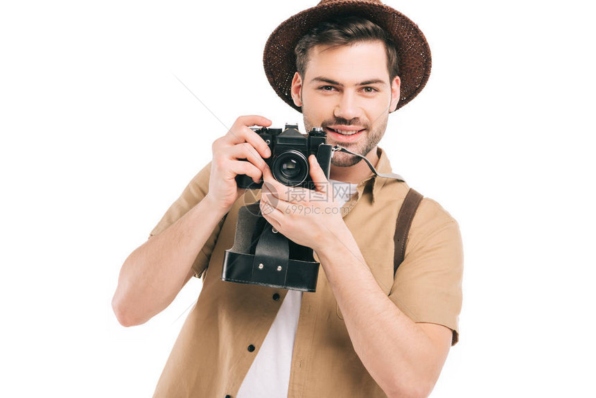 戴着帽子的帅笑微的年轻男子拿着相机在图片