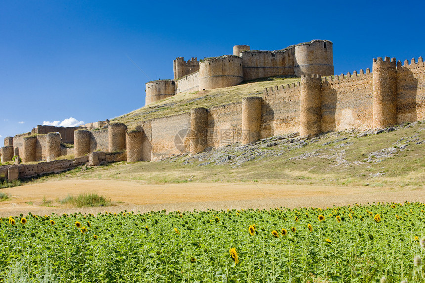 西班牙索里亚省BerlangadeDuero城堡图片