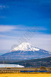 富士山和日本的火车图片