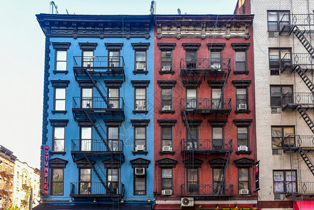 典型的纽约外部住宅楼图片