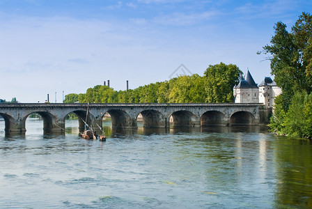 维埃纳河上的沙特勒罗桥图片