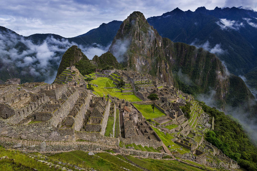 MachauPicchu的景象以及南秘鲁圣谷上方周图片