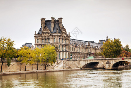 法国巴黎卢浮宫殿图片
