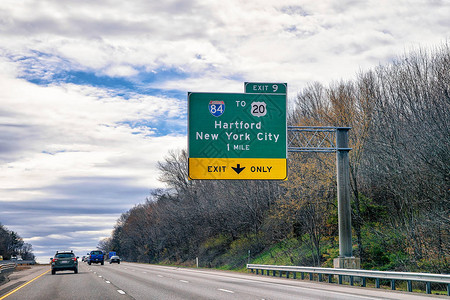 美国纽约的道路指示牌图片