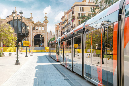 电车萨拉戈萨的公共交通图片