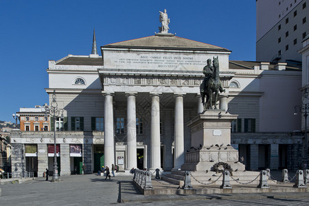 Felice和Garibaldi雕像图片