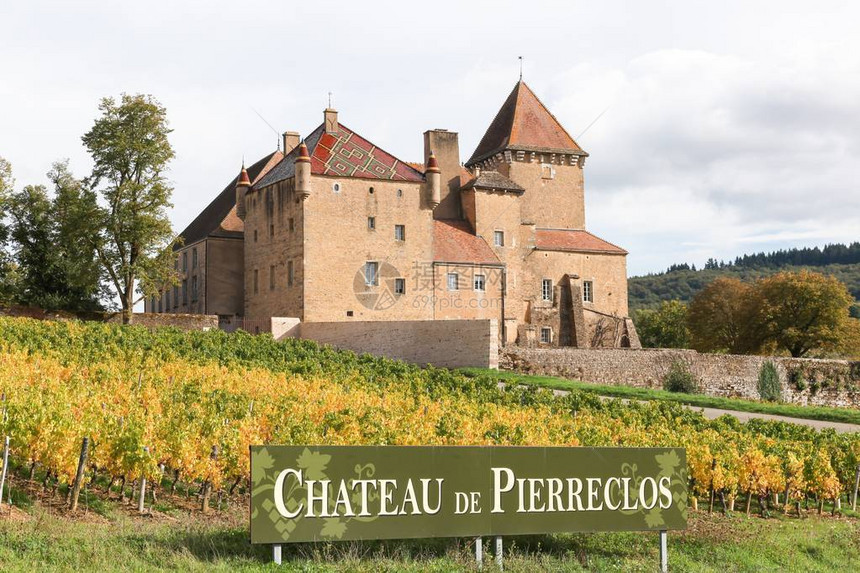 法国勃艮第的皮埃尔克洛斯城堡图片