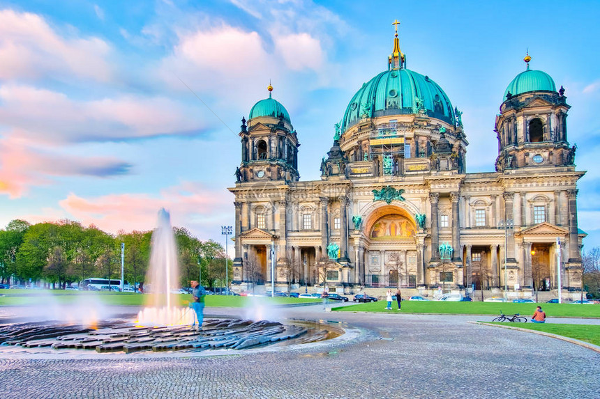 与柏林大教堂或柏林多姆在德国柏林图片