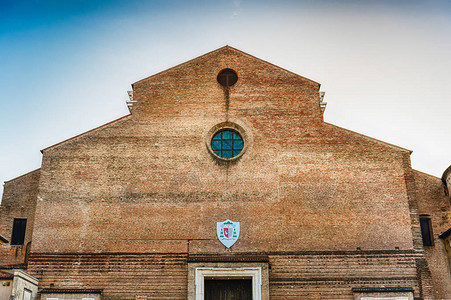 罗马天主教大堂的正面和意大利帕多瓦的主要天图片