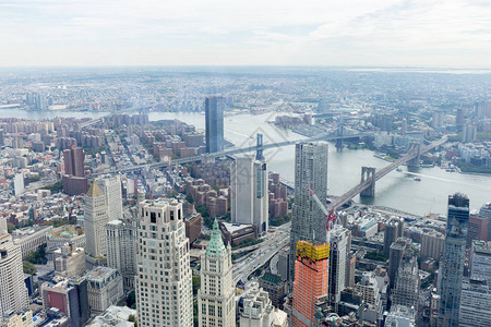 美国纽约曼哈顿和布鲁克林大桥鸟瞰图背景图片