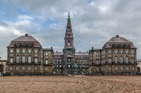 哥式期待克里斯蒂安堡宫位于哥本哈根市中心背景