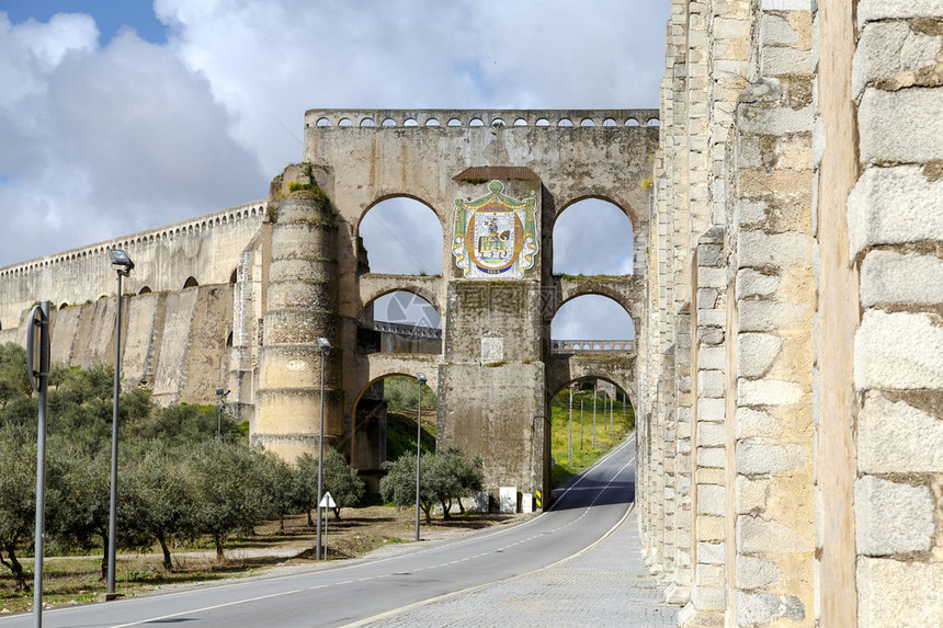 葡萄牙埃尔瓦斯市罗曼阿凯水道AquedutodaAmoreira的拱门图片