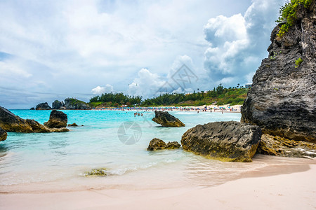 百慕大马蹄湾的岩层和水彩是典型场景图片