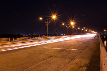 夜间Chonburi沿图片