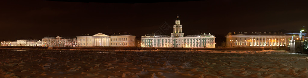 大学码头在冬天的晚上图片