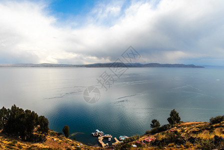 南美洲秘鲁的喀湖周围的风景图片