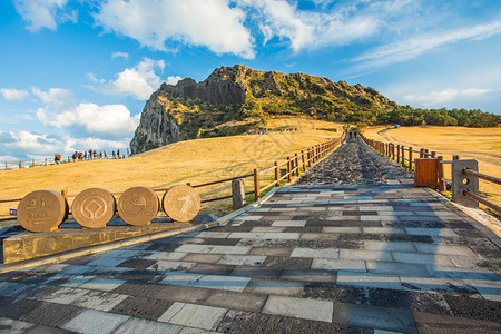 韩国济州岛的松山日出峰图片