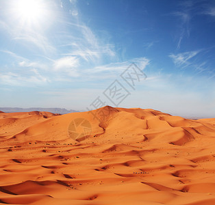 大篷车在撒哈拉沙漠图片