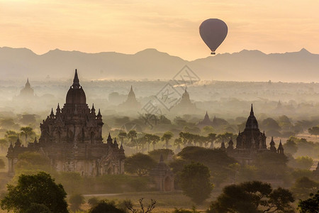 缅甸巴甘平原布尔马黄昏黎明时空气球图片