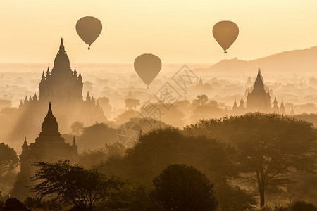 缅甸巴甘平原布尔马清晨微暗时空气球图片
