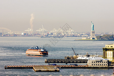 上纽约湾和自由女神像美国图片