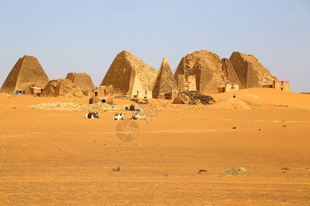 黑法老们的古董金字塔位于非洲苏图片