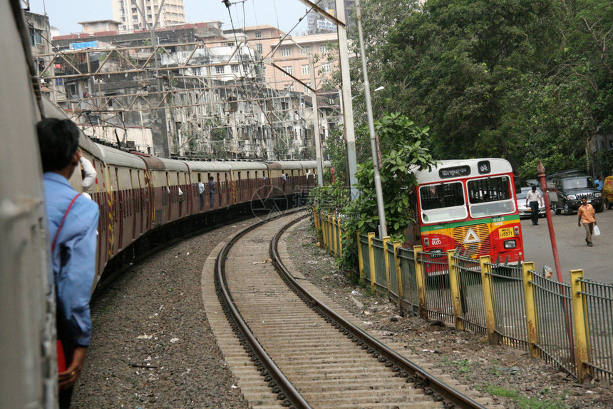火车旅行印度孟买市图片