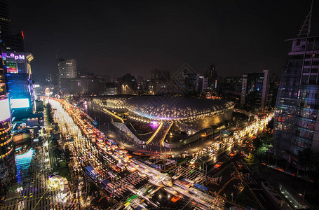 Plaza位于下雨的下午在汉城南边的seoul图片