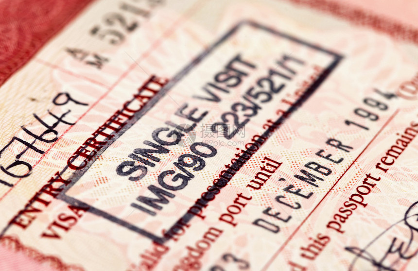 在护照的英国签证盖章图片