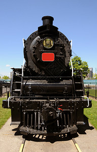 黑色经典蒸汽机正面图图片